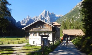 Klettersteig Paternkofel - Start, Blick zum Zwölfer- und Einserkofel mit den Oberbachernspitzen