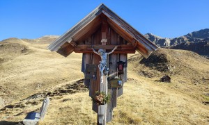 Bergtour Hochalmspitze - Gedenkkreuz bei der Leisacher Alm