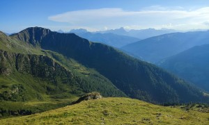 Sommerwand-Köpfl mit Blick talauswärts