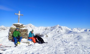 Skitour Gabesitten - Gipfelsieg, Blick zur Hochgrabe, Hohes Haus im Hintergrund Großglockner