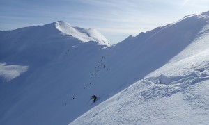 Bilder Skitour Hohes Haus - Abfahrt Hohes Kreuz, im Hintergrund Gipfel Hohes Haus