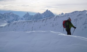 Skitour Pürglersgungge - Gipfelsieg mit Blick zu den Sextner Dolomiten