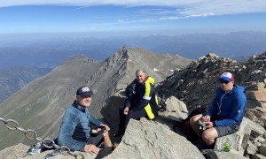 Hochtour Großes Wiesbachhorn - Gipfelsieg, mit Blick zum Hohen Tenn