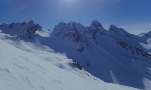 Skitour Regenstein - Aufstieg, Blick zu den Sichelspitzen, Arnschartl, Anraser Kempen und Arnhörner