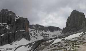 Klettersteig Pisciadù - Pisciadùhütte mit dem Pisciadú 2985m (links) und Sas da Lech 2936m