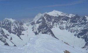 Skitouren Adamellogruppe - Gipfelsieg Cresta Croce mit Blick zur Presanella