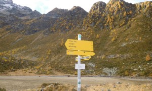 Bergtour Großer Zunig - Wegweiser beim ausgetrockneten Zunigsee