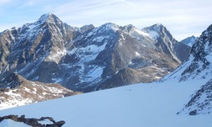 Bergtour Schwarze Wand - beim Mühlbacher Jöchl mit Blick zum Schneebigen Nock und Magerstein