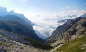 Klettertour Westliche Zinne - Talblick mit Nebelmeer