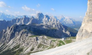 Klettertour Westliche Zinne - Rückblick Auronzohütte mit der Cadinigruppe