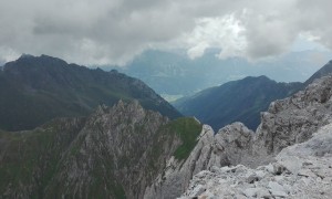 Klettersteig Hochweißstein - Gipfelsieg mit Blick nach St. Lorenzen