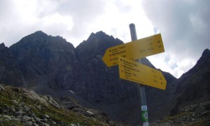 Bergtour Prijakt - Wegweiser mit den Gipfeln