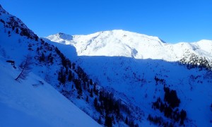 Skitour Hochspitz - steiler Aufstieg mit Blick zur Reiterkarspitze