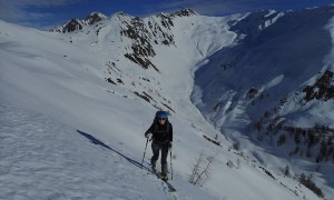 Skitour Kärlsspitze - steiler Aufstieg, mit Blick zum Kalksteiner Jöchl, Gailspitze, Auholde und Kreuzspitze