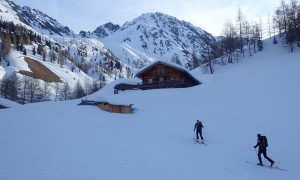 Skitour Gumriaul - bei der Tilliachalm, Gölbner links, Gumriaul mitte