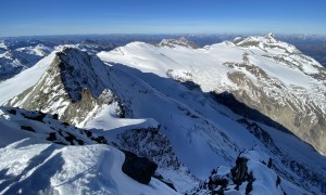 Hochtour Großglockner - Gipfelsieg mit Bick zum Großen Wiesbachhorn