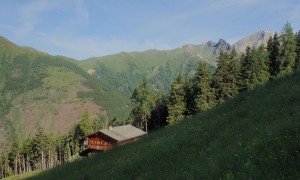 Aufstieg, Almen, Blick zur Blauspitze und Kendlspitze