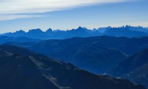 Bergtour Weiße & Rote Spitze - Gipfelsieg, Blick zu den Dolomiten