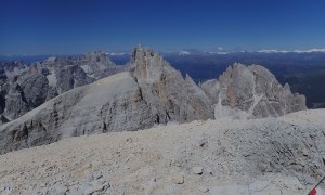 Bergtour Hochbrunnerschneid - Gipfelsieg mit Blick zur Dreischusterspitze, Elferkofel und Sextner Rotwand