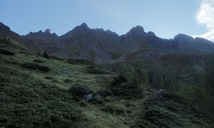 Bergtour Nördliches Arnhorn - Aufstieg, mit Blick zu den Sichelspitzen, Anraser Kempen und den Arnhörner