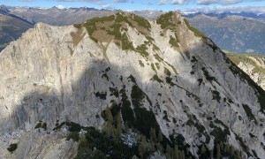 Bike & Hike Breitenstein - steiler Abstieg mit Blick zum Breitenstein (Südwest-, Mittel- und Nordostgipfel)