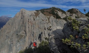 Bike & Hike Breitenstein - steiler Abstieg mit Blick zum Breitenstein