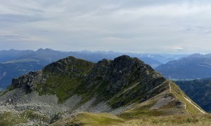 Bergtour Wildes Kar - zweiter Gipfel Hollbrucker Spitze mit Blick zum Hollbrucker Kreuz