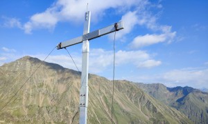 Bergtour Sauspitze zum Gabesitten - erster Gipfel Sauspitze, im Hintergrund die Hochgrabe