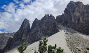 Bergtour Schusterplatte - Abstieg, Blick zum Einserkofel mit den Oberbachernspitzen