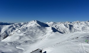 Skitour Hochrast - Gipfelsieg, Blick zum Toblacher Pfannhorn und Gaishörndl