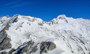 Skitour Ahrner Kopf - Gipfelsieg, Blick zum Rosshuf und Dreiherrenspitze