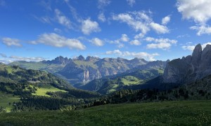 Klettersteig Pößnecker - Zustieg, Blick zur Geislergruppe