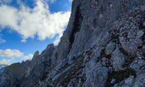 Klettersteig Pößnecker - Zustieg, Einstieg rechts von der schwarzen Wasserwand