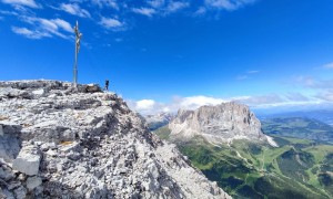 Klettersteig Pößnecker - Gipfelsieg Piz Miara, Blick zur Langkofelgruppe