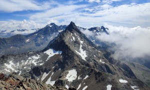 Bergtour Große Windschar - Gipfelsieg, Blick zum Schneebigen Nock, Fensterkofel und Schwarze Wand