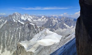 Hochtour Mont Blanc - Ausblick bei der Bergstation Aiguille du Midi zum Aiguille Verte