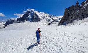 Hochtour Mont Blanc - Zustieg Cosmiques-Hütte mit Blick zum Mont Blanc du Tacul und Mont Maudit