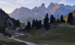 Wanderung Strudelkopf - Rückweg, Blick zur Dürrensteinhütte mit Cristallo-Gruppe