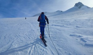 Skihochtour Monte Rosa - Aufstieg, Blick zur Ludwigshöhe und Schwarzhorn