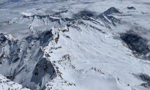 Skihochtour Monte Rosa - Gipfelsieg, Monte-Rosa-Ostwand geht 2400Hm steil abwärts