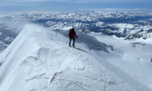 Skihochtour Monte Rosa - Gipfelsieg im Winterraum der Capanna Margherita