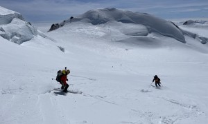 Skihochtour Monte Rosa - Abfahrt mit Blick zur Parrotspitze