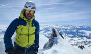 Skihochtour Monte Rosa - Ludwigshöhe, Blick zum Schwarzhorn und unterhalb Balmenhorn