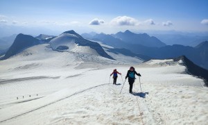 Hochtour Großvenediger - Schlussaufstieg mit Rückblick zur Schwarzen Wand, Hoher Zaun, Rainerhorn und Hohes Aderl