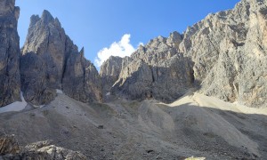 Klettersteig Plattkofel - Zustieg Richtung Plattkofel, links der Zahnkofel