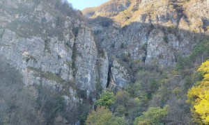 Klettersteig Val del Ri - Zustieg über die Hängebrücke, Blick in die Schlucht